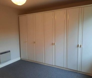 Part Furnished 2 Bedroom 3rd Floor Apartment - Photo 3