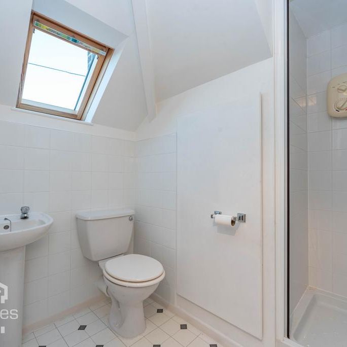 3 bedroom semi-detached bungalow to rent - Photo 1