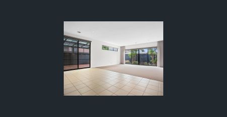 MODERN AND BRIGHT HOME WAITING FOR YOU - Photo 2