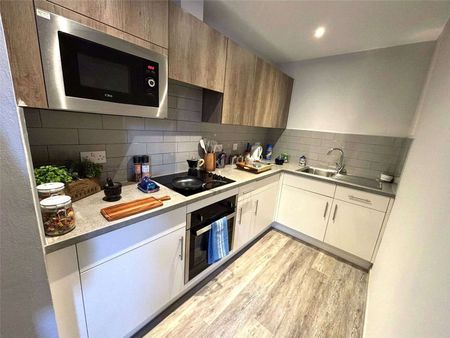 Fully Furnished Studio Apartments at the Uncle Development, located in a prime M1 location. - Photo 4