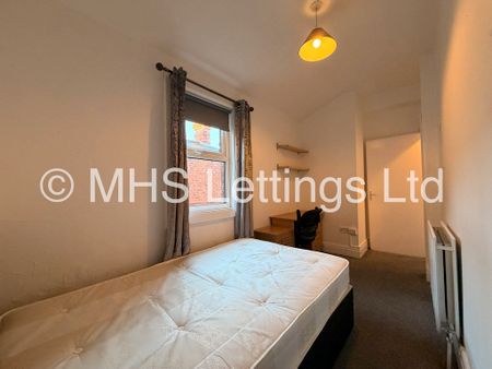 2 Bedroom Maisonette for rent in Kirkstall Lane - Photo 5