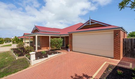 LIGHT, BRIGHT AND SPACIOUS!! - Photo 4