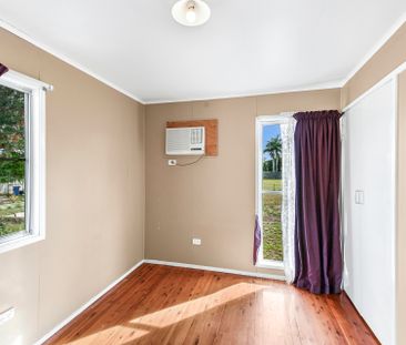 Neat Three-Bedroom Home with a Large Leafy Yard - Photo 5