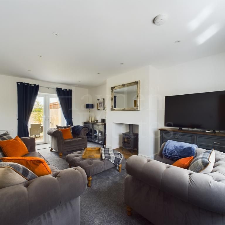 3 bedroom semi-detached house to rent - Photo 1