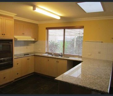 Spacious 5 x 2 home with exceptional outdoor entertaining area!!! - Photo 6