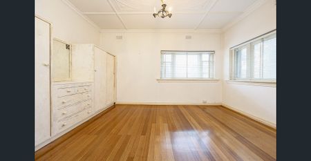 York House: this landmark Art Deco development overlooking the Yarra is brilliantly located - Photo 3
