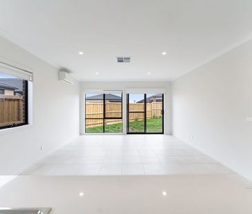 **RECEIVE ONE MONTH FREE RENT, ASK US HOW! Brand-New 4-Bedroom Fami... - Photo 2