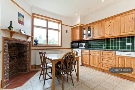 3 bedroom flat to rent - Photo 5