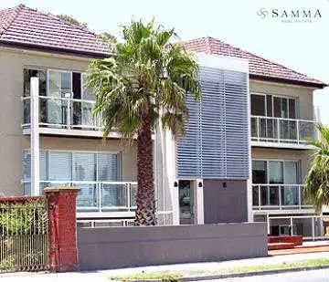 “Walk to the Waves: Stylish 1-Bedroom Unit in a Fabulous Beachside Block!” - Photo 2