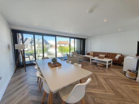 4 bedroom semi-detached house to rent - Photo 3