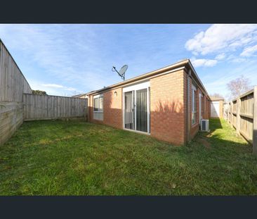 21 Kimberley Grove, Pakenham, Vic 3810 - Photo 2