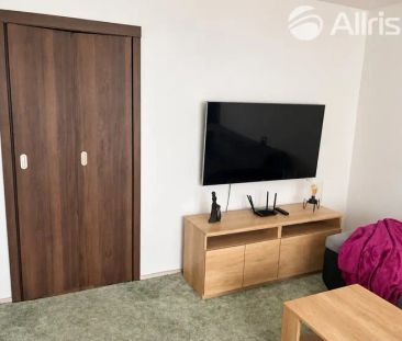 Částečně zařízený byt 3+1 s lodžií, 74 m - Fotografie 3