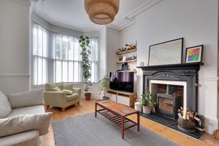 5 bedroom semi-detached house to rent - Photo 4