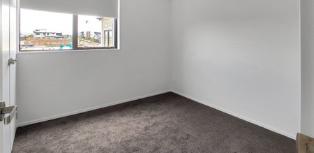 HOBSONVILLE - Terrace House - Photo 2