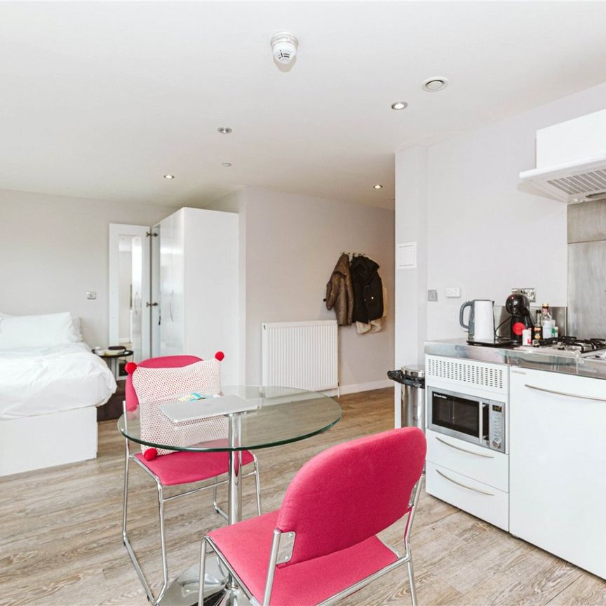 St. Stephens House, - Photo 1