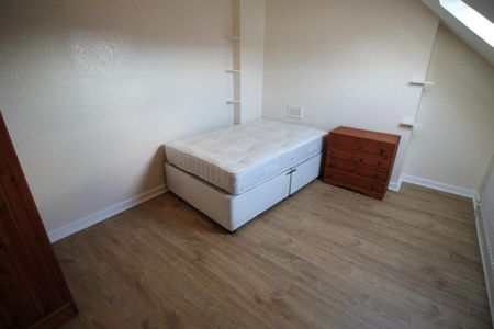 4 bedroom flat to rent - Photo 3