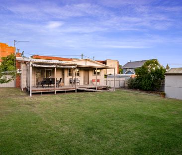 Beautiful Two Bedroom Home - Photo 6