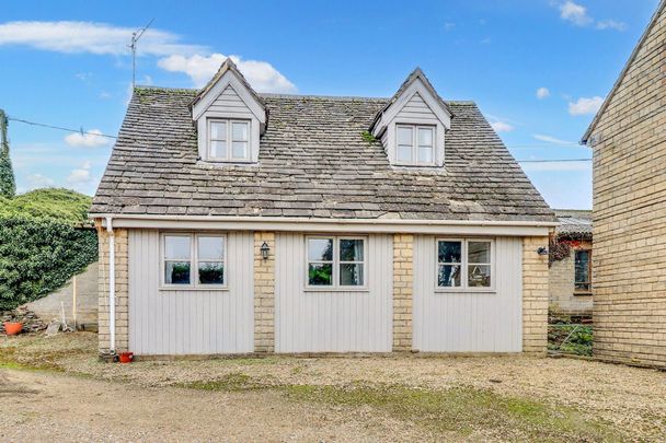 A 2 Bedroom Cottage in Severnhampton GL54 5SL - Photo 1