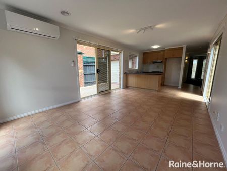 Great Central Location opposite parkland... - Photo 3