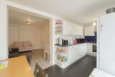 4 bedroom end of terrace house to rent - Photo 2