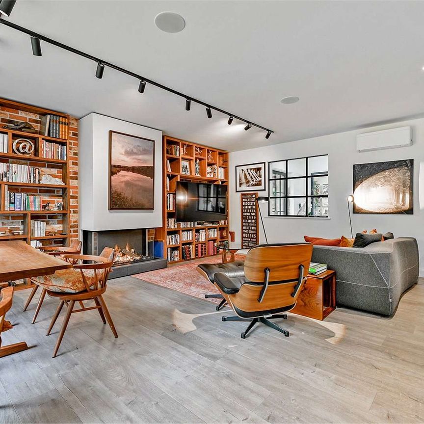 Short Let minimum three months: All bills included. Modern home with riverside setting and landscaped gardens - Photo 1