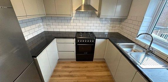 1 bedroom parking to rent - Photo 2