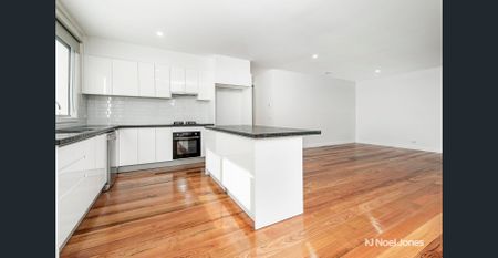 STYLISH 4 BEDROOM PLUS STUDY TOWNHOUSE - Photo 5