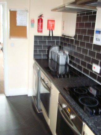 7 Bedroom Student House in Fallowfield - Photo 2