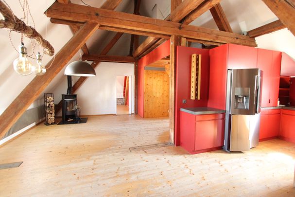 Coherent 2.5-storey apartment with gallery and a lot of charm - Photo 1
