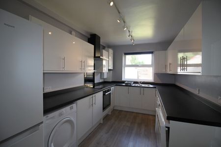 4 Bed Terraced House, Portswood Road, SO17 - Photo 5