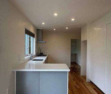 Modern sunny living - Photo 2