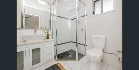 Quiet 4-Bedroom Family Home in Townsville - Photo 4