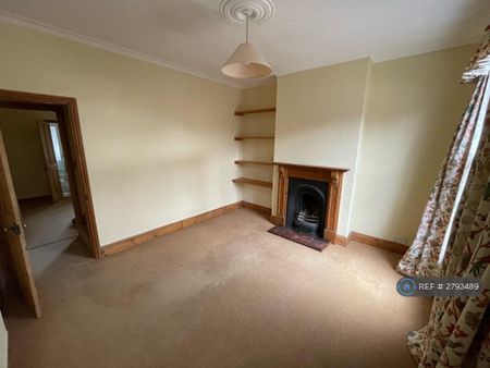 2 bedroom end of terrace house to rent - Photo 2