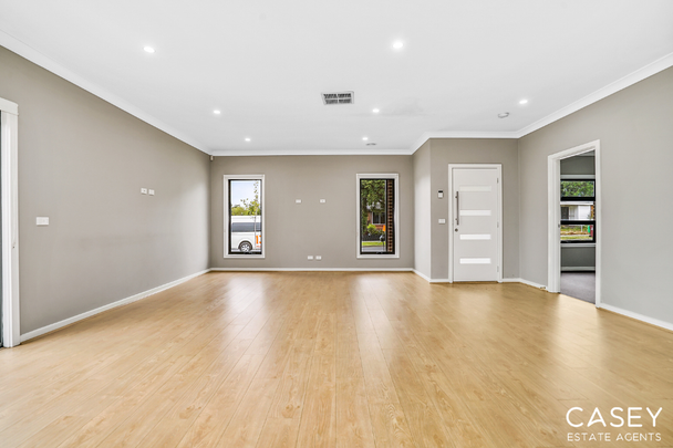 5 Sharpe Street, Cranbourne - Photo 1