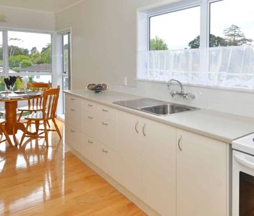 Tidy 3-Bedroom Home in Handy Manurewa Location - Photo 1
