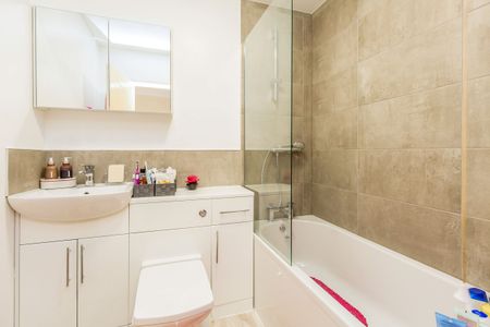2 bedroom mid-terrace to rent Isaacson Drive, Wavendon Gate, MK7 7SA - Photo 3