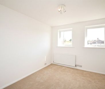 Colebrook Lane, Loughton, Essex, IG10 - Photo 3