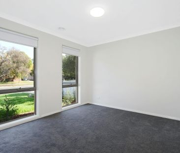 Townhouse close to centre of town! - Photo 1