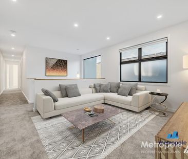 LUXURY FAMILY HOME IN DESIREABLE LOCATION - Photo 1