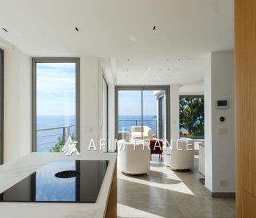 À seulement quelques pas de la plage, cette magnifique Villa b - Photo 1