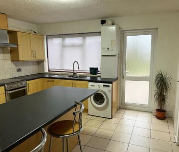 3 bedroom terraced house to rent - Photo 5