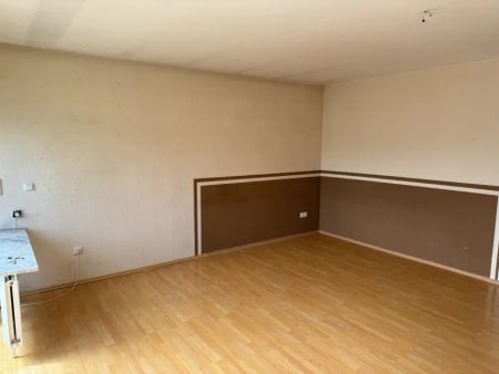 EITORF, schöne 3-Zimmerwohnung, ca. 70 m² Wfl., Balkon, zentrale Lage, Keller, Gäste-WC + Stellplatz - Foto 2