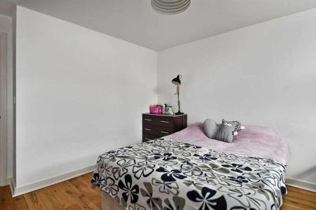 Uxbridge Road, Shepherds Bush, London, W12 - Photo 4