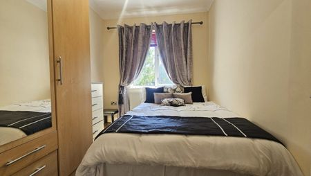 Bowes Road, W3, Acton - Photo 4