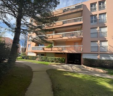 NIMES - AGREABLE STUDIO MEUBLE DE 14M2 - Photo 6