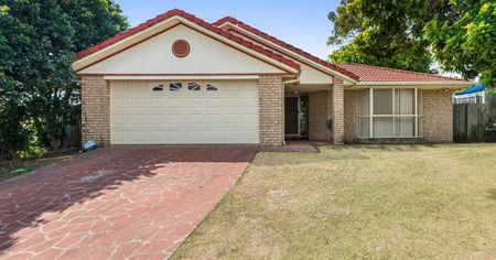 Stunning Family Home in Goodna - New Flooring throughout house - Photo 2