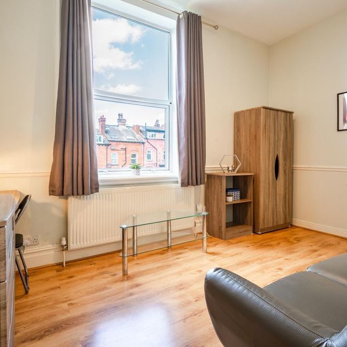 Flat 7, 2 VICTORIA TERRACE Leeds - LS3 1BX - Photo 1