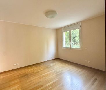 Elegante appartamento di 2,5locali immerso nel verde - Photo 2