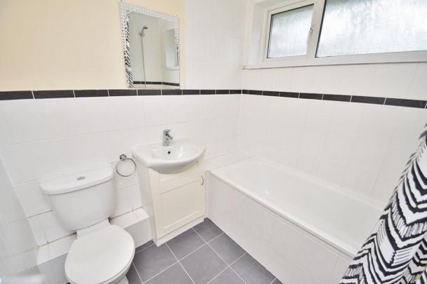 4 bedroom terraced house to rent - Photo 1