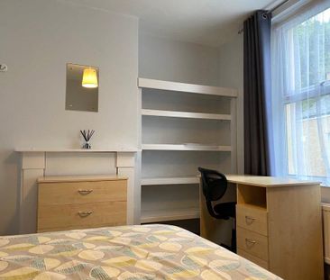 3 bedroom terraced house to rent - Photo 5